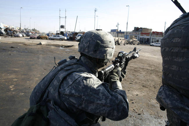 特朗普“愿停战”，布什号航母直扑中东 美防长：告诉对手想法，就打不赢 言行不一增兵中东