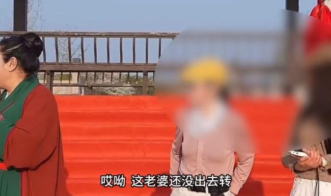 51岁男子趁老婆上厕所上台相亲
