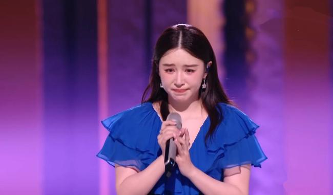 阚清子唱得快哭了 真情演唱赢得好评