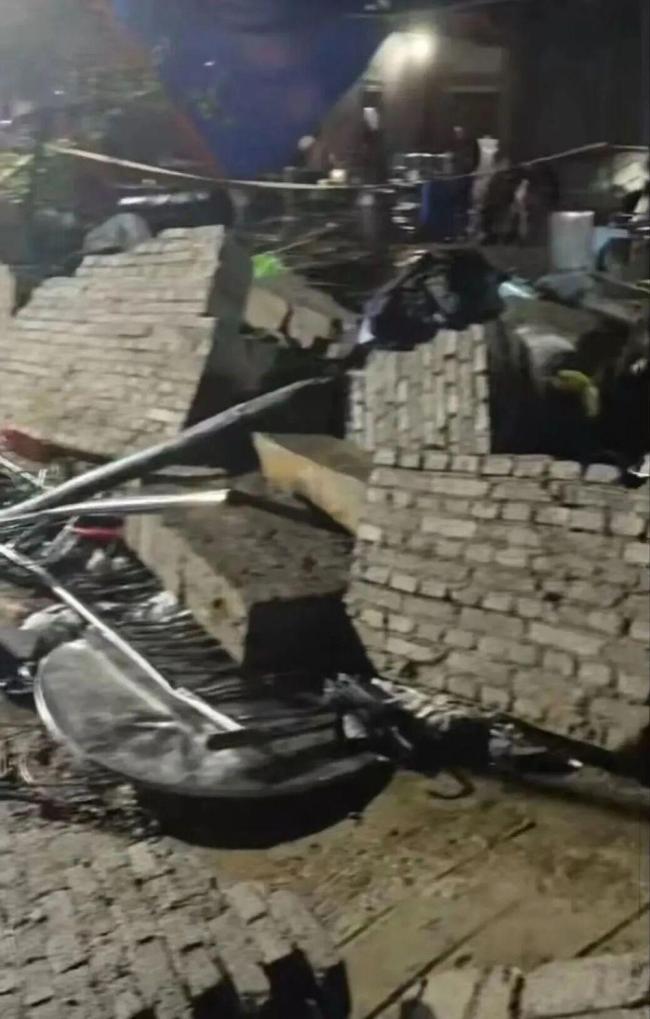 女子参加丧礼被砸死 遗体停放半年多