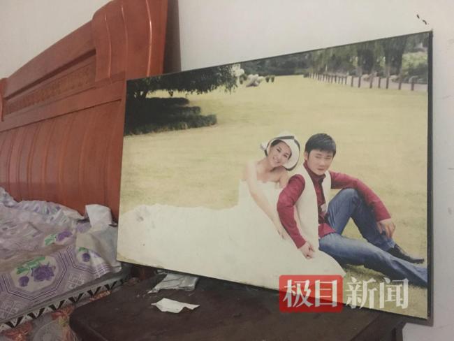 张雪老家床边放着国防科大教材