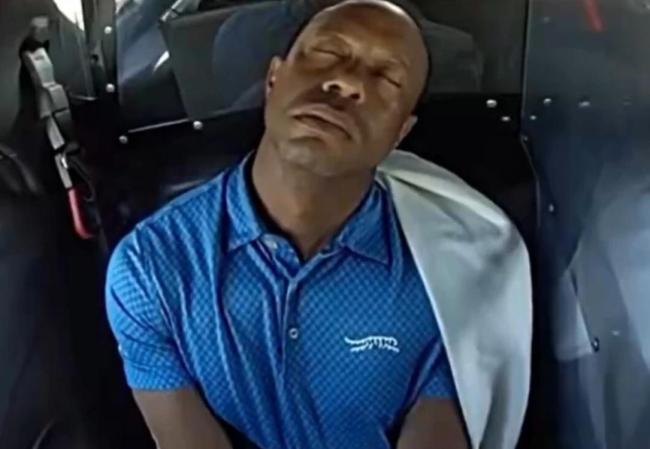 老虎伍兹被捕时正与特朗普打电话