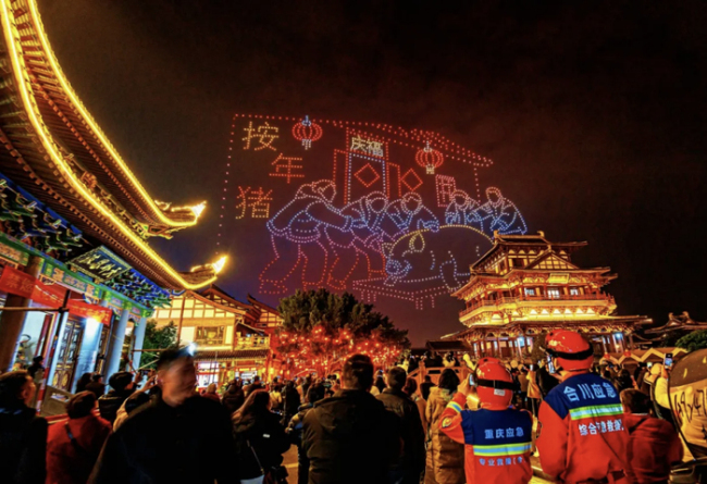 “按猪摇人”走红，重庆女孩“呆呆”：不想带货赚钱 小山村期待蜕变