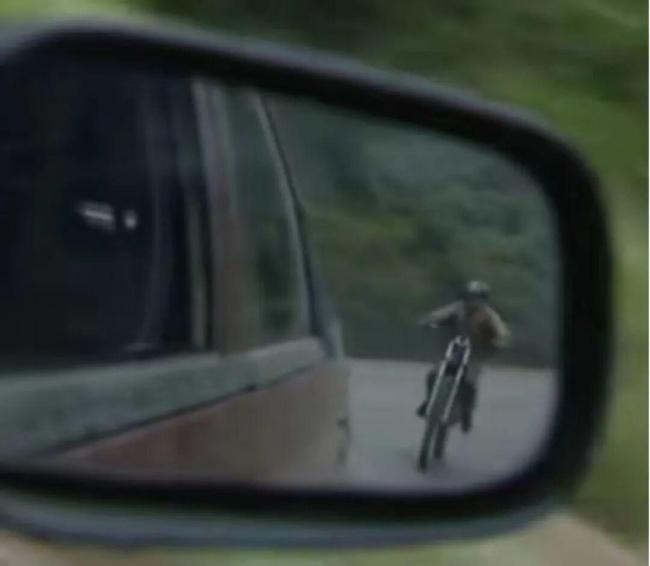 师父发现张雪没赛车天赋让他造车 从赛车手到造车手的逆袭