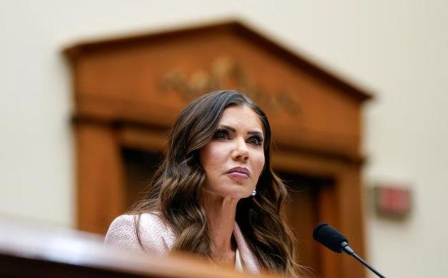 又一名川女郎被炒 竟把锅甩给特朗普 红线碰不得