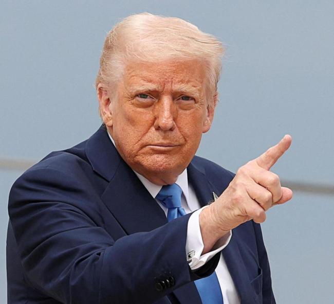 伊朗一导弹基地遭袭火光冲天 美军2000磅钻地弹袭击