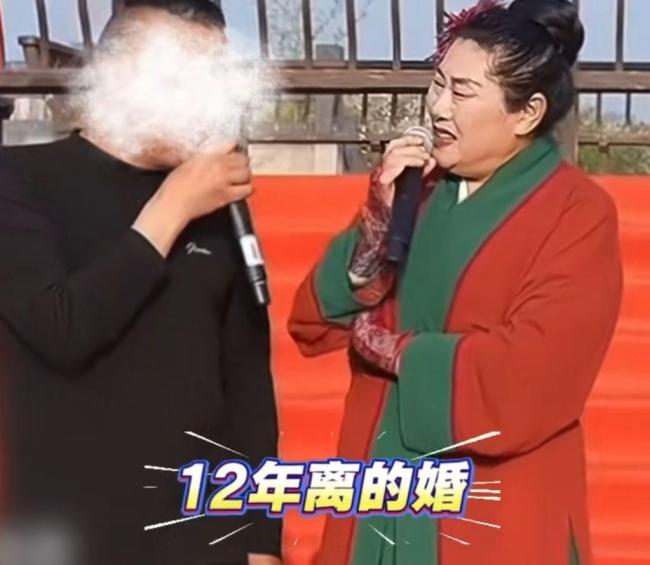 51岁男子趁老婆上厕所上台相亲 渣男行为遭怒斥