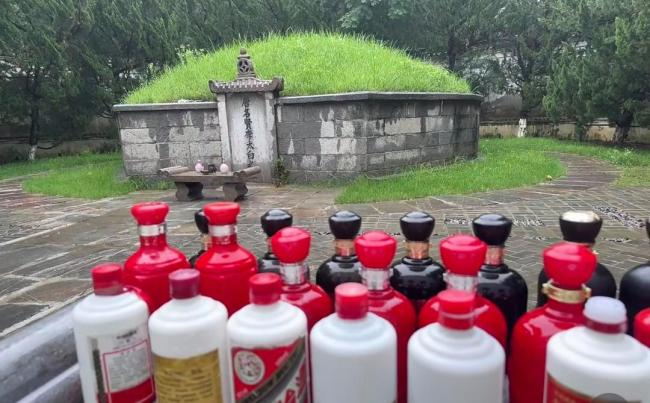 当年轻人开始为古人“扫墓”