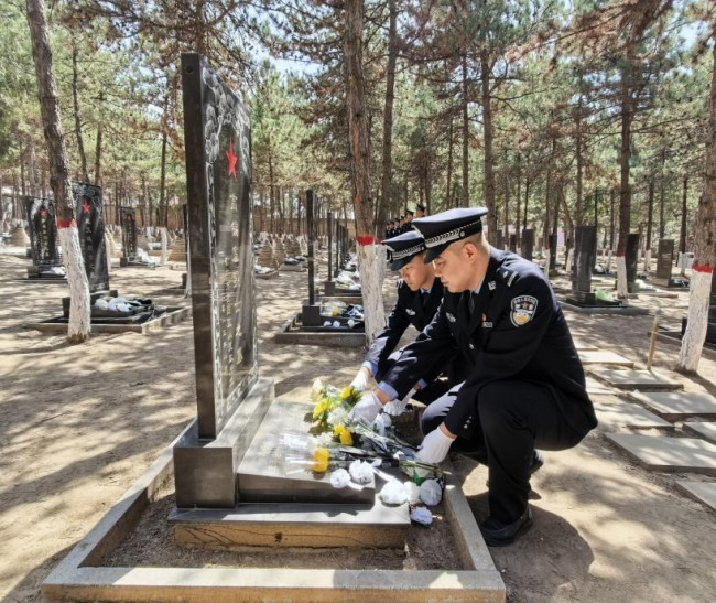 致敬缅怀奋进 铭记英烈激发力量