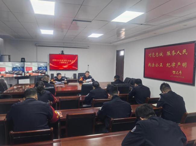 致敬缅怀奋进 铭记英烈激发力量