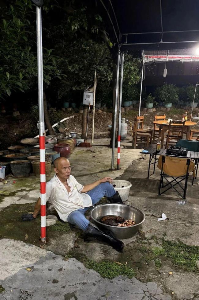 全网最不想火的鸡煲店老板累到自黑 爆红后苦不堪言