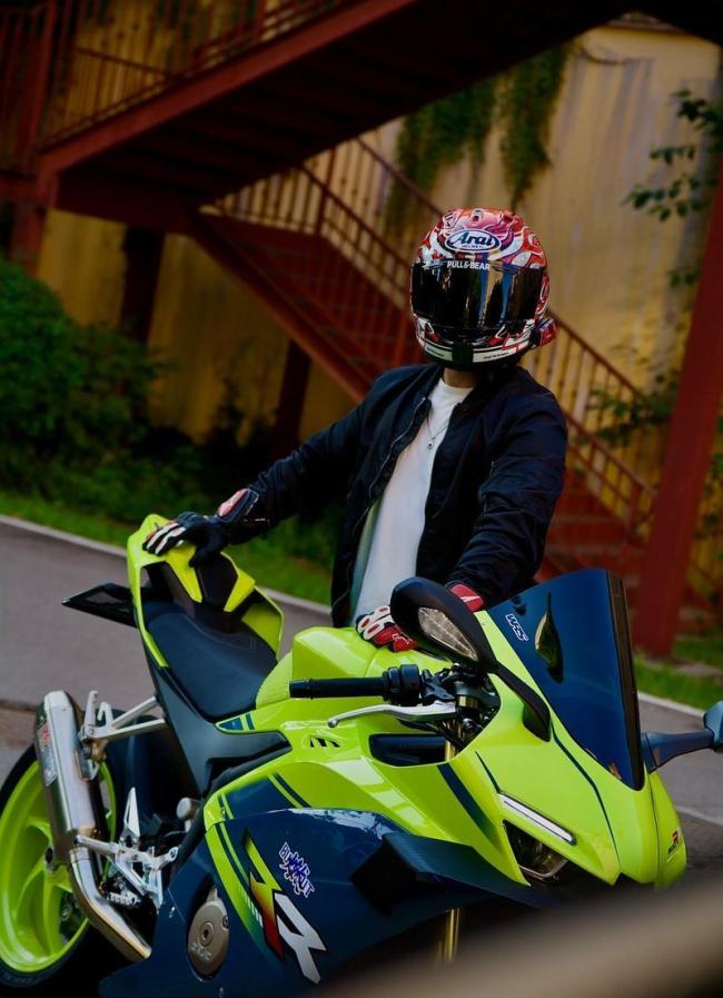 张雪叮嘱车友:不准“昂昂昂” 赛道规矩成就双冠王