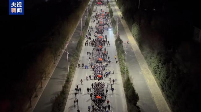 “行走的思政课”如何刷屏全网 31年徒步祭英烈