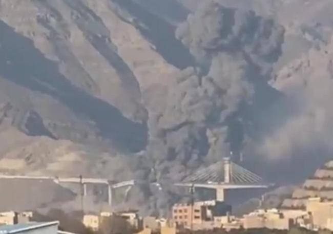 伊朗标志性大桥遭袭 画面曝光 桥梁受损严重