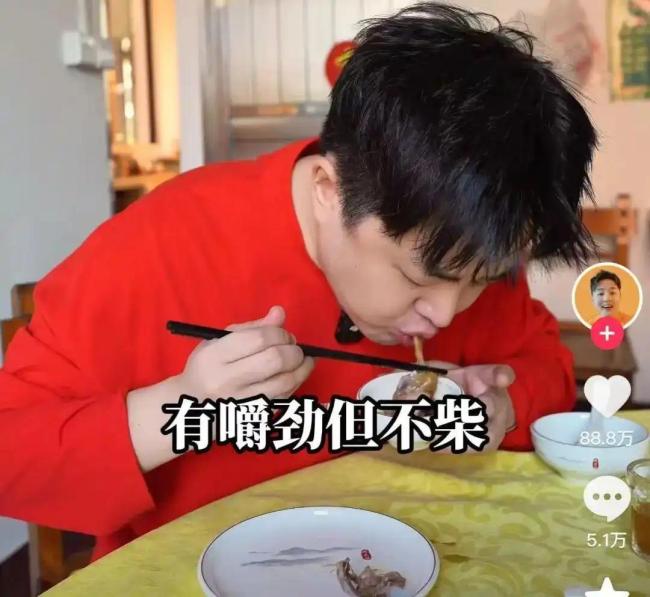 不想红鸡煲店老板：限号后个个都骂我 佛系劝退反成招牌