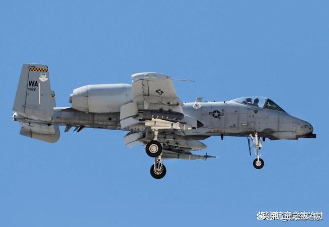 美军遭遇黑色星期五 两架战机接连坠毁