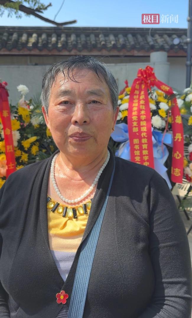 吴石福州故居挤满悼念者,有人带来海报《为了这个省》