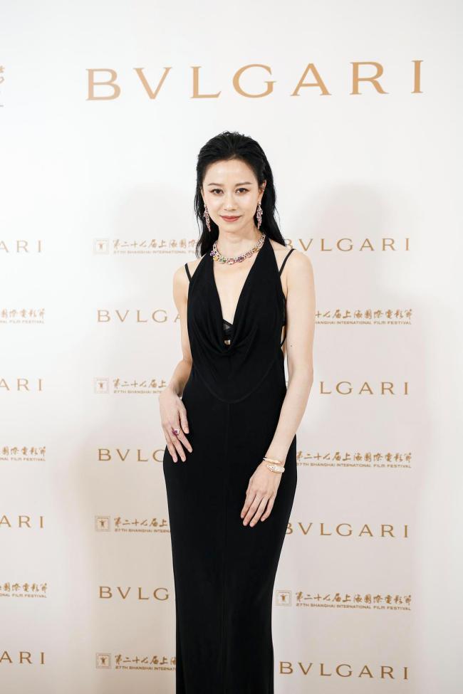 倪虹洁给儿子发很多消息收不到回复 母子关系引关注