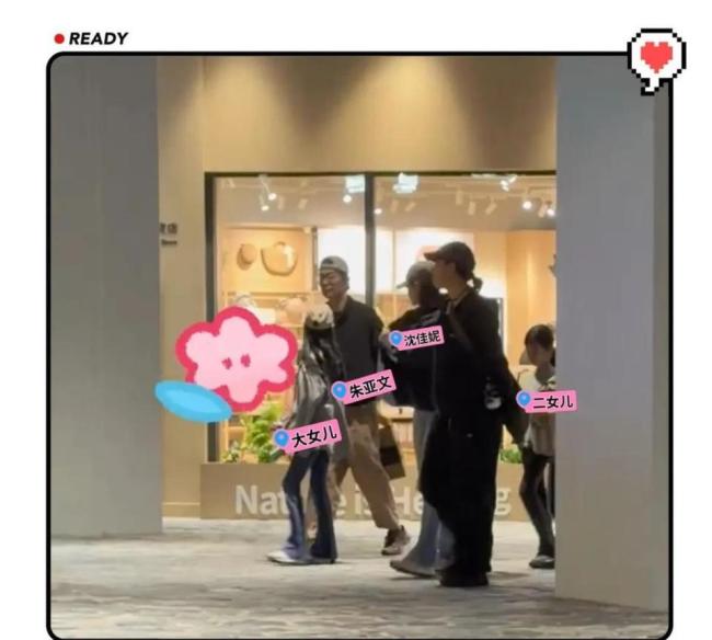 朱亚文两个女儿腿长 11岁姐姐身高接近170厘米