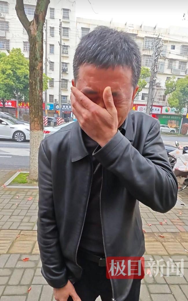 儿子遭发小杀害父亲没睡过一个好觉 一夜白头心痛难眠