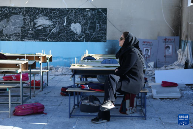 伊朗悼念遇难小学生 哀悼与谴责并行