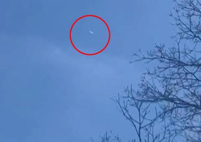 美上空白昼飞过火球传爆炸声