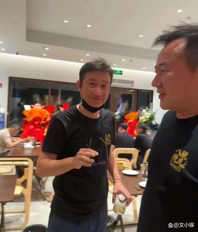 文章开饭店了 明星变身亲民老板