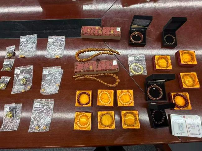 警方侦破通过直播履行行使案