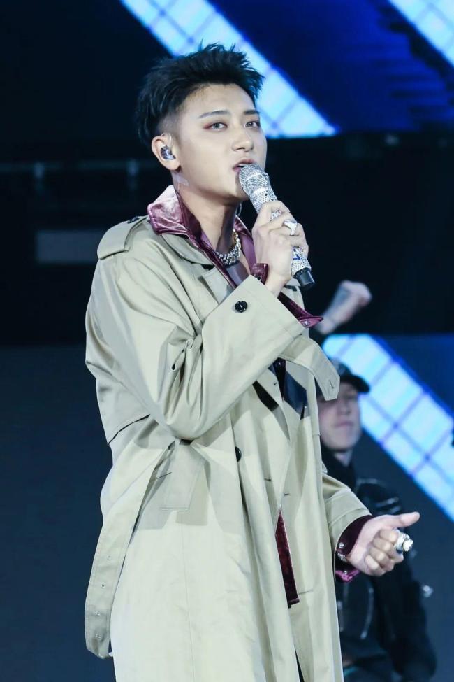 医陌生析黄子韬嘴唇发紫原因 健康警报引热议