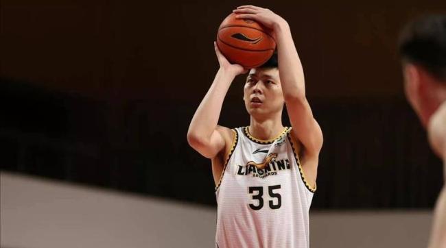 17岁赚了一百万好意思元，25岁被CBA裁人 行状篮球的泼辣真相