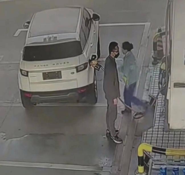 男人驾驶路虎车加油后逃单