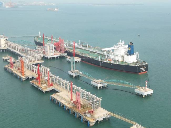 27万吨中东原油抵达广东湛江 缓解企业原料供应压力