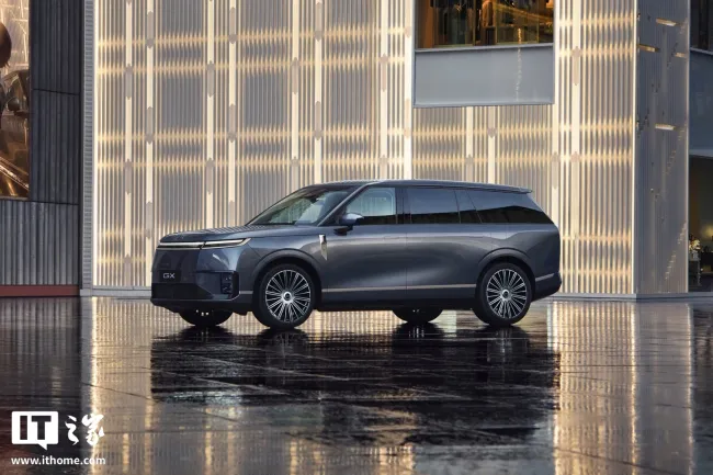 小鹏GX发布全球首个AI调光隐私玻璃 革新私享座舱体验