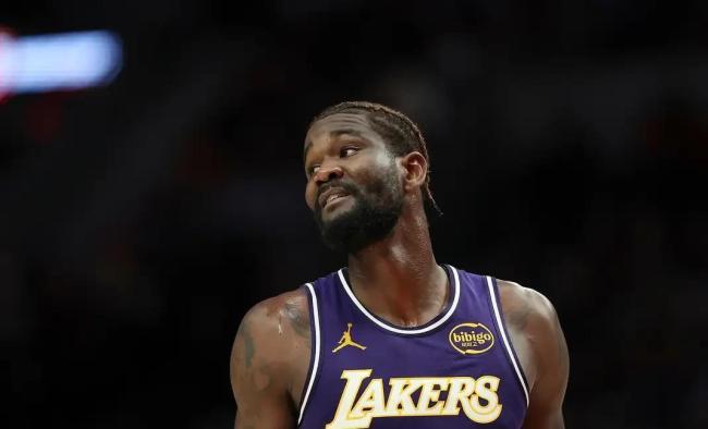 湖东说念主驯顺骁雄 詹姆斯父子同台创历史