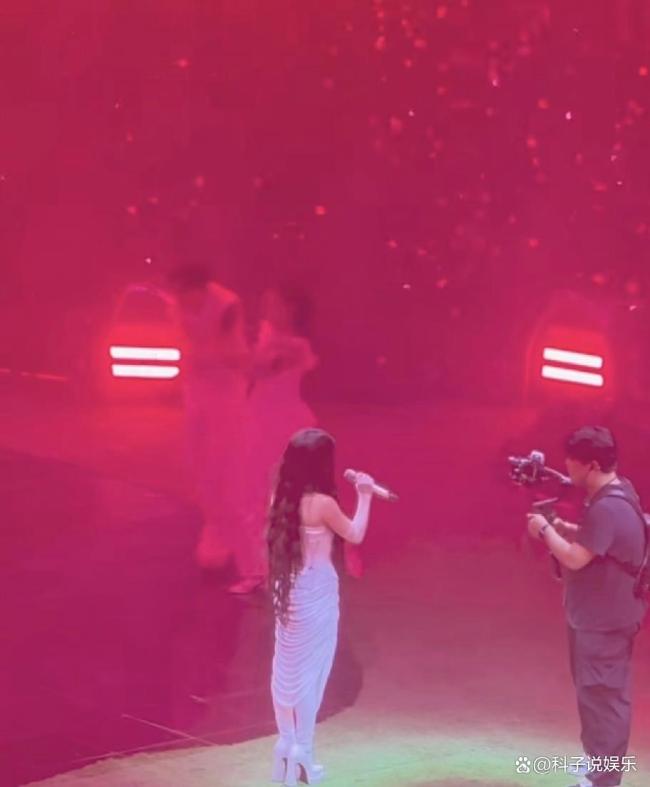 单依纯在武汉开演唱会 六年蜕变引发热议