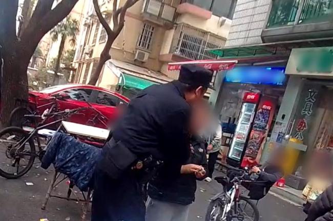 报警电话全是哭声 民警赶到当场傻眼 孩童纠纷温馨化解