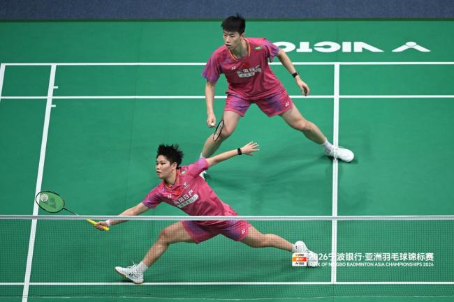 国羽包揽羽毛球亚锦赛女双冠亚军 年轻组合表现出色