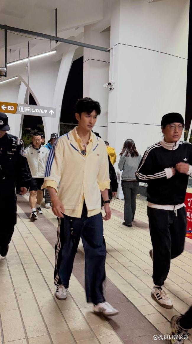 張云龍管樂現(xiàn)身蘇超 明星觀賽引熱議