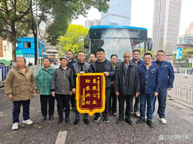 美600万粉丝网红坐上贵州惠农专线 中美民生差距引深思