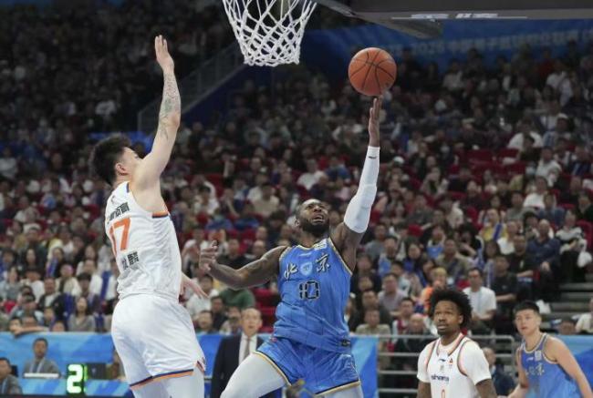 CBA：北京北汽83-88不敌上海久事 榜首之争激烈对决