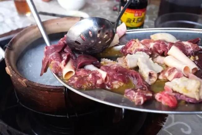 顺德鸡煲带火顺德美食 小店排队超300桌