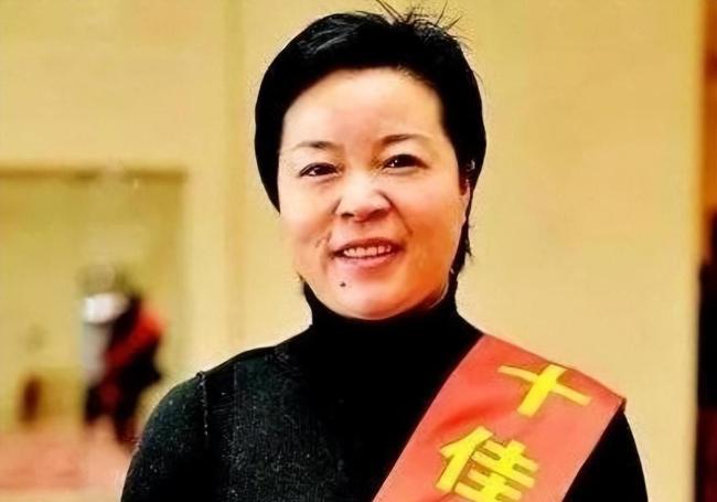 箱包女王破产后卖包子重启人生 从辉煌到重生的坚韧之路