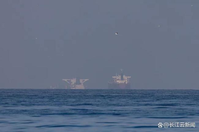 伊朗公布驱离美军舰 霍尔木兹海峡对峙