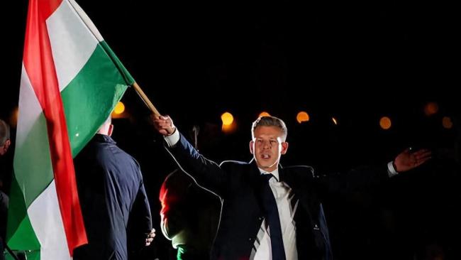 击败欧尔班的毛焦尔彼得是谁