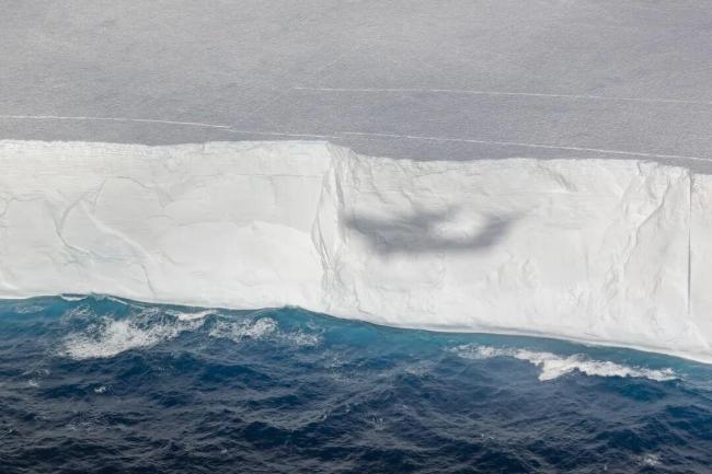 气候变暖 全球“冰山之王”没了 加速消融引发连锁反应