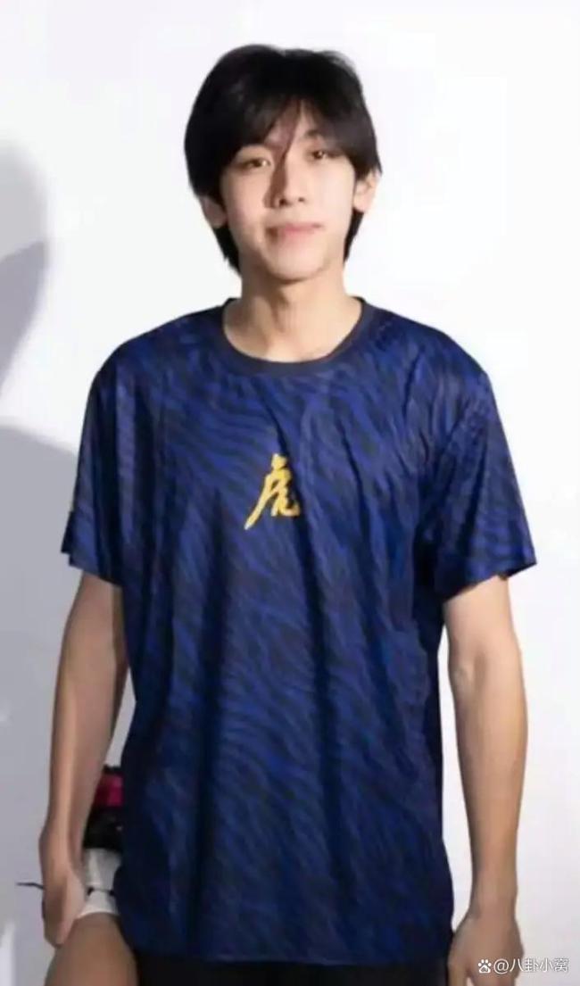 林志颖16岁儿子Kimi正脸照曝光 阳光少年引热议