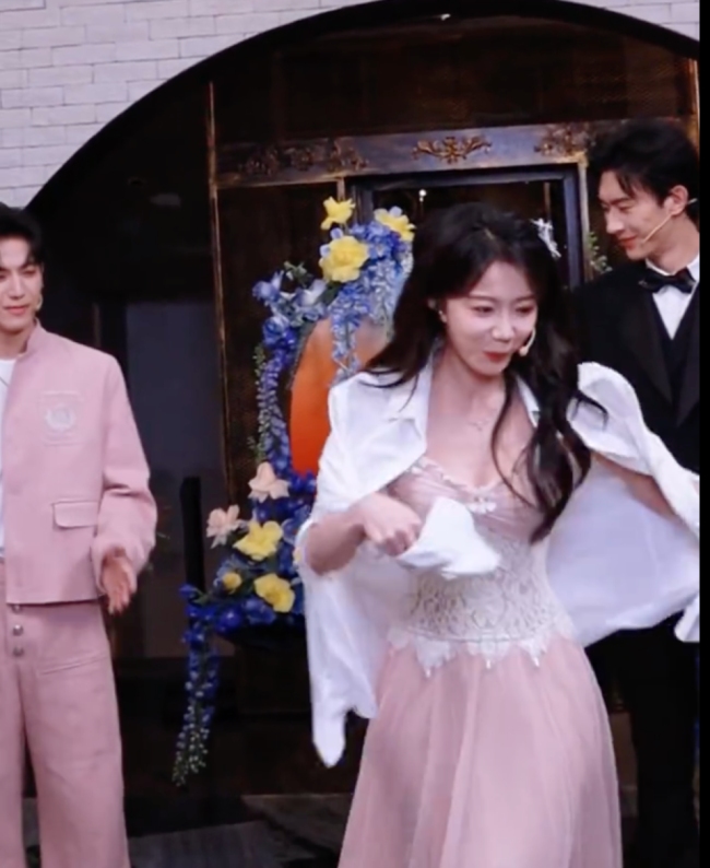 短剧剧宣误入豪门少夫人聚会局