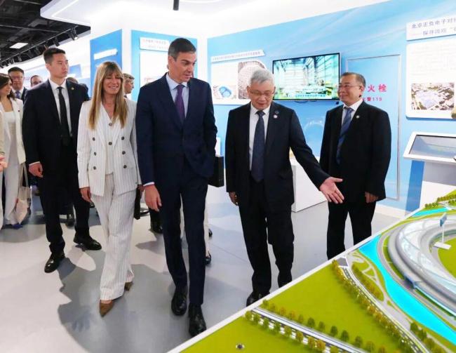 西班牙首相获颁中科大名誉施展