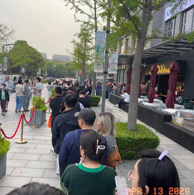 文章面馆回应每周一店休 排队热潮不减