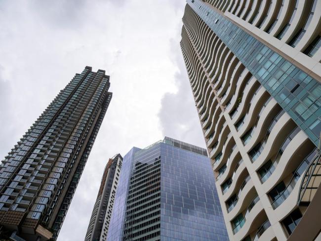 男人从二十多层楼扔垃圾获刑 高空抛物屡禁不啻